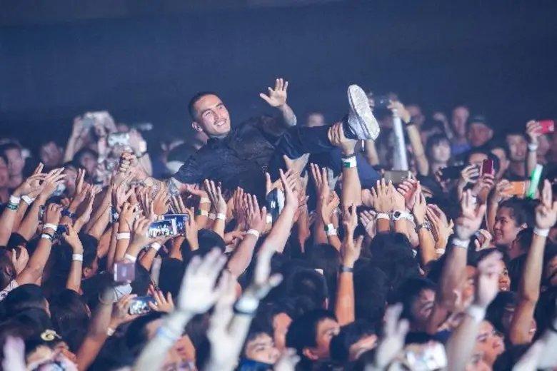 “โลโมโซนิค” บ้าระห่ำ มันส์สุดเหวี่ยงกับภารกิจคอนเสิร์ตต้านแรงโน้มถ่วง ใน “Chang Music Connection presents Lomosonic Anti-Gravity Concert”