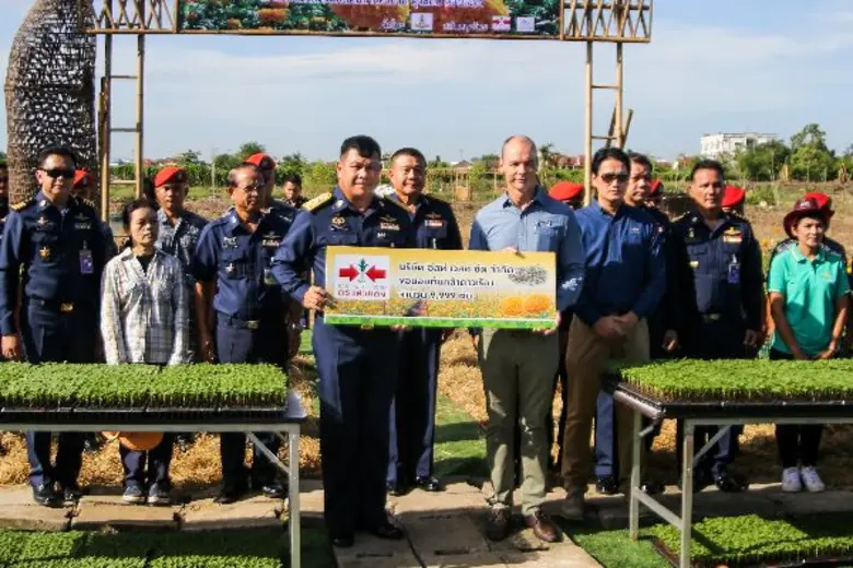 กองทัพอากาศร่วมกับเมล็ดพันธุ์ศรแดง “ปลูกดาวเรืองแปลงใหญ่ที่สุดในกรุงเทพ จำนวน 9,999ต้น”