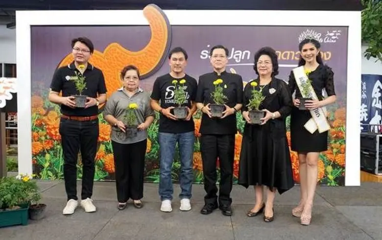 อำพล อังคภากรณ์กุล (ที่ 4 จากซ้าย) รองผู้...