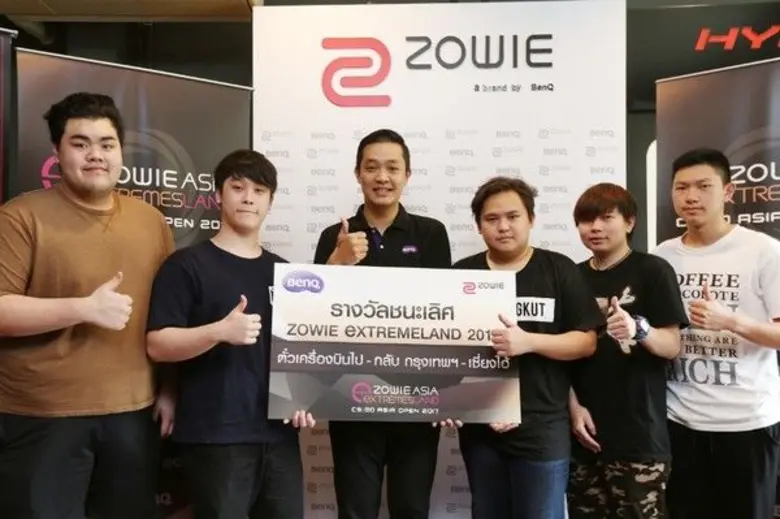 นายวัชรพงษ์ วงษ์มา (ที่ 3 จากซ้าย) ผู้จัด...