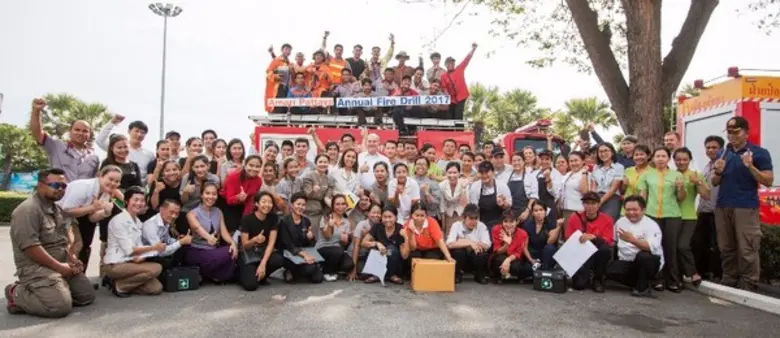 อมารี พัทยา นำโดย มร. โรเบิร์ต ไรน์เดอร์ส...