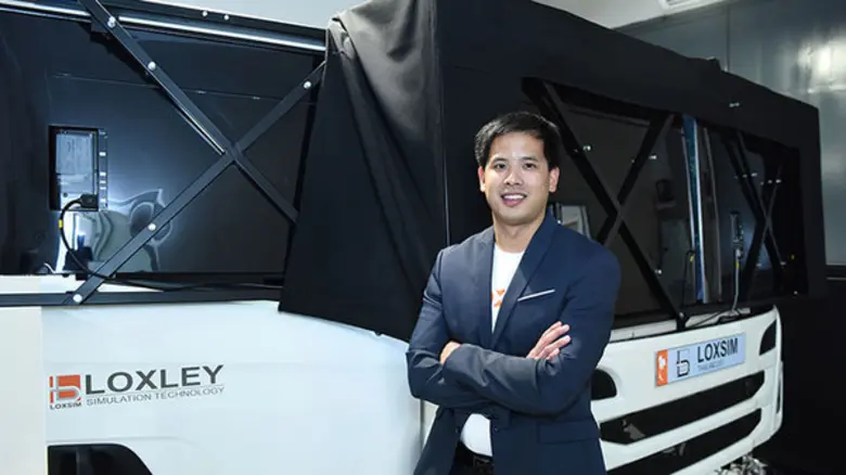 เปิดตัวบริษัท “ล็อกซซิม” รุกธุรกิจซิมูเลเตอร์ สร้างศูนย์ฝึกขับรถบรรทุกจำลองระบบ 6DOF มาตรฐานยุโรปแห่งแรกในไทย หวังยกระดับความปลอดภัยบนท้องถนนอย่างยั่งยืน