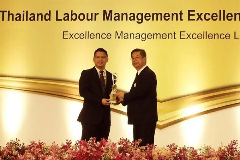 มร. ชอง เป๊ก ฮุง (ซ้าย) กรรมการผู้จัดการ ...