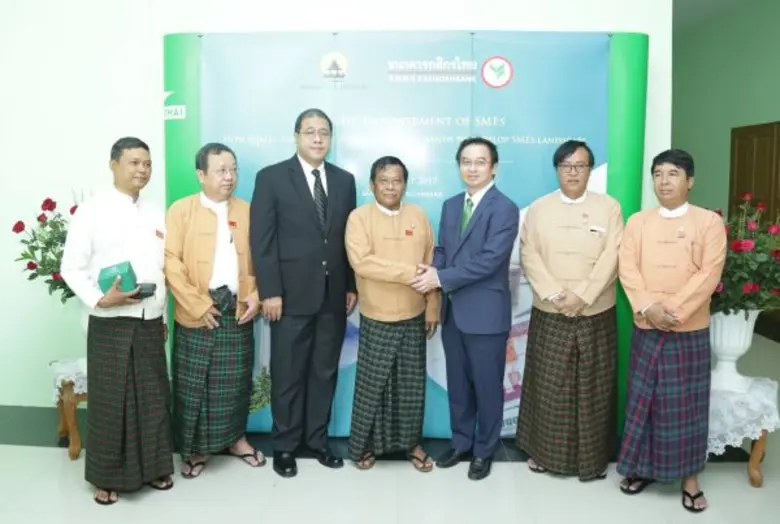 นายพัฒนพงศ์ ตัณฑ์สมบุญ (ที่ 3 จากขวา) ผู้...