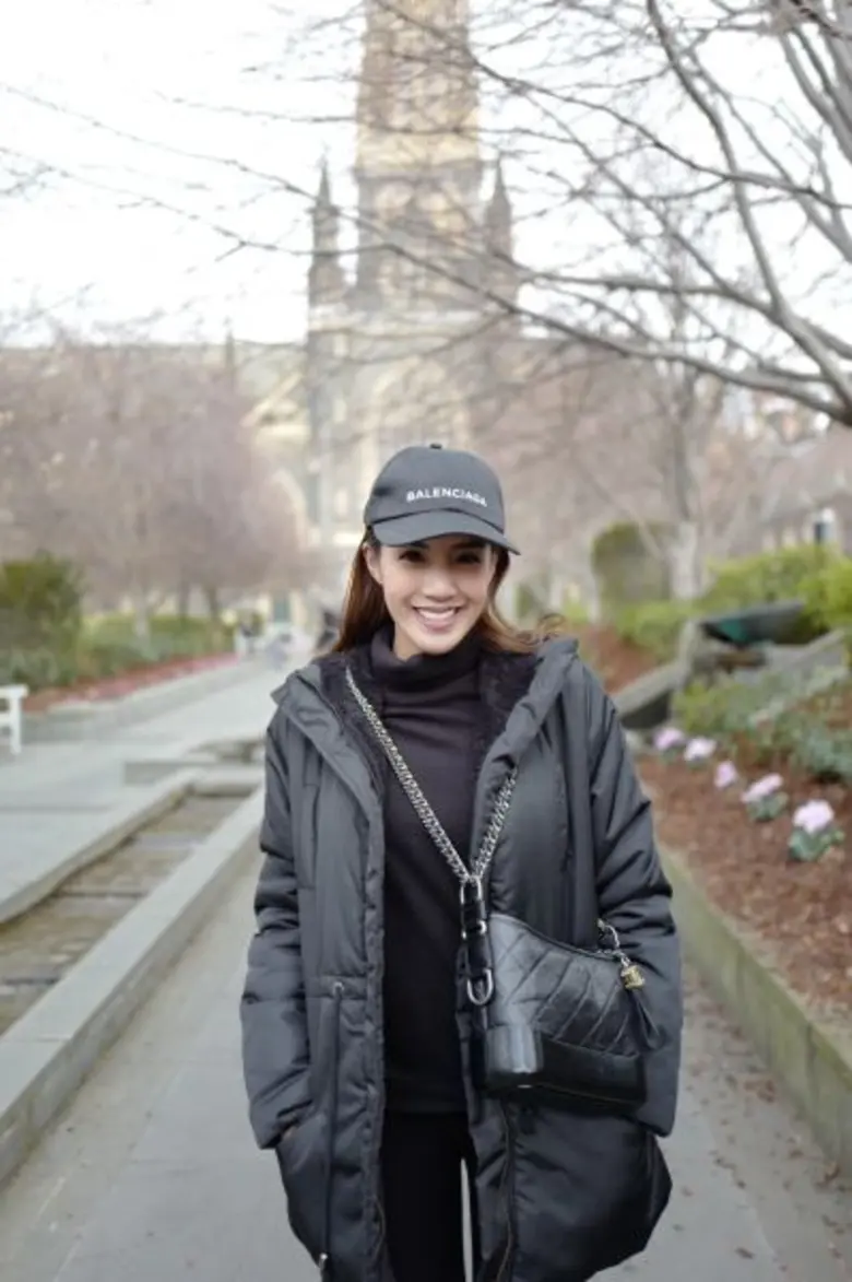 ก็แอบบินหนี พี่แมน หวานใจ ไปเที่ยวเล่นหมี...