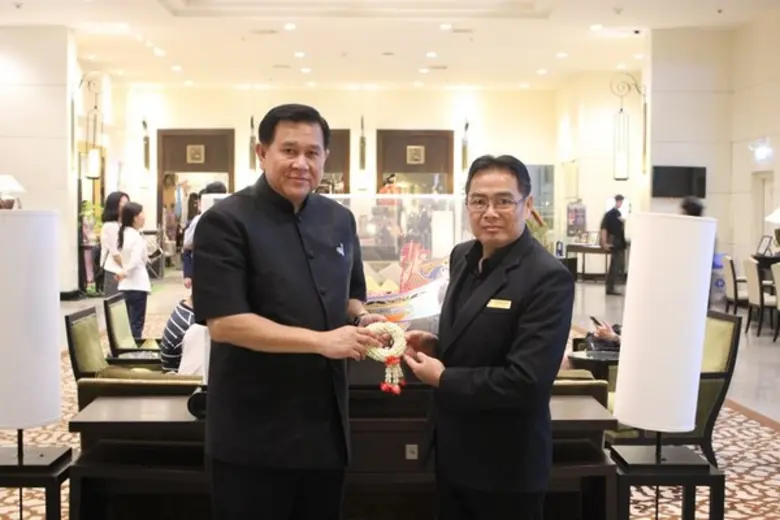 นายมนูญ วุฒิ ผู้จัดการทั่วไปโรงแรมเซ็นทาร...