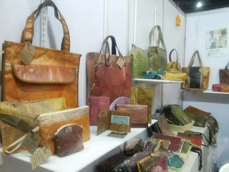 สะท้อนวิถีชุมชนผ่าน “ใบตองตึง” จากเส้นใยธรรมชาติ.....สู่สายตาชาวโลก