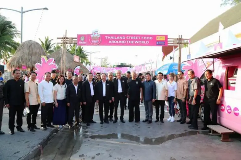 นายชาติชาย พยุหนาวีชัย ผู้อำนวยการธนาคารอ...