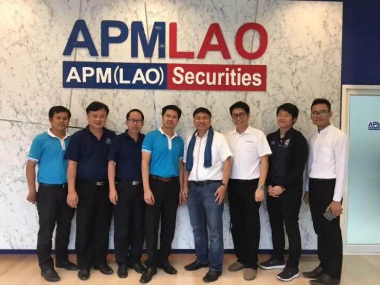 นายสมภพ ศักดิ์พันธ์พนม (ที่ 4 จากขวา) ผู้...