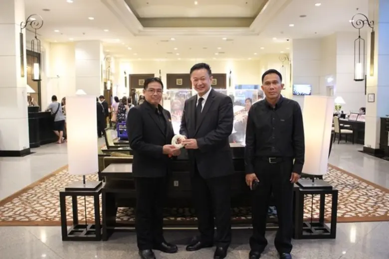 นายมนูญ วุฒิ ผู้จัดการทั่วไปโรงแรมเซ็นทาร...