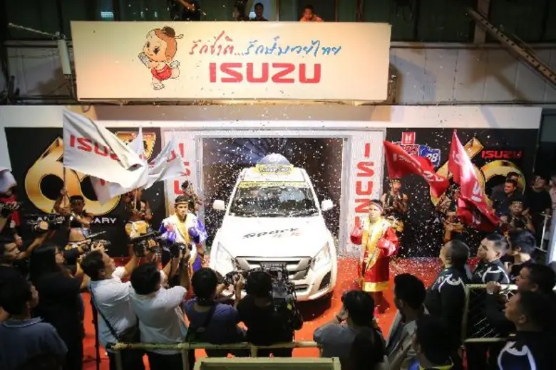 อีซูซุฉลองวาระครบรอบ 60 ปี จัดศึกอีซูซุคัพ ครั้งที่ 28 “ศึกฉลอง 60 ปีทองอีซูซุ” จัดหนักนัดแรกสุดอลังการ พร้อมชวนทายผลลุ้นสร้อยคอทองคำแท้ 60 รางวัล