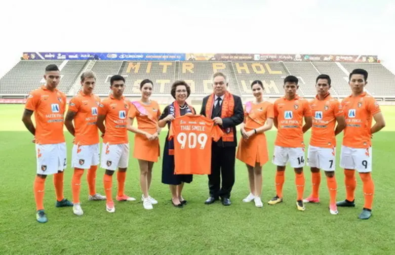 ทวิโรจน์ ทรงกำพล (ที่ห้าจากขวา) รักษาการป...