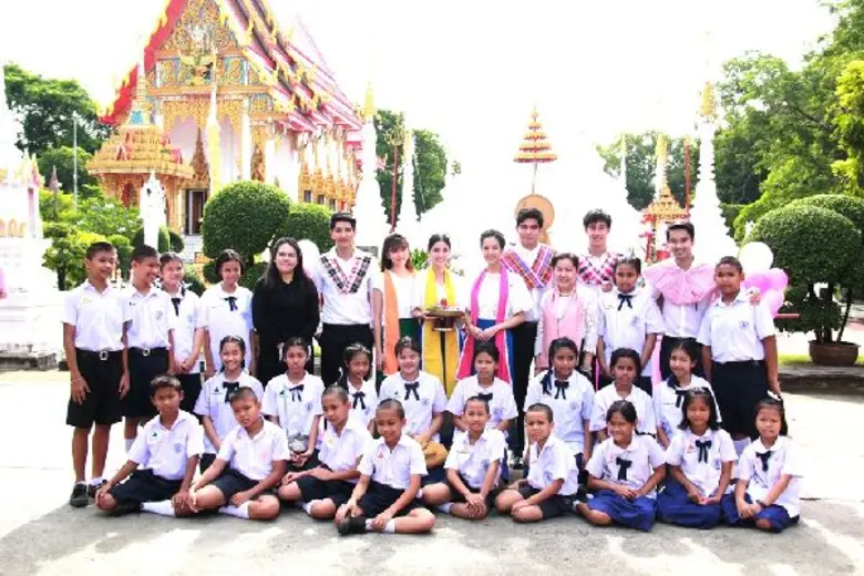 “อ๊อฟ” นำทีม 6 นักแสดงรุ่นใหม่ ช่อง 7 สี  ร่วมกิจกรรม 7 สี รักษ์ประเพณีไทย “ตักบาตรน้ำผึ้ง” จ.นนทบุรี