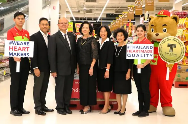 นายสมเด็จ สุสมบูรณ์ (ที่2จากซ้าย) รองอธิบ...