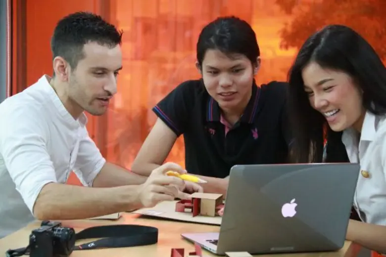 นักวิชาการต่างชาติ มหาวิทยาลัยธรรมศาสตร์ ...