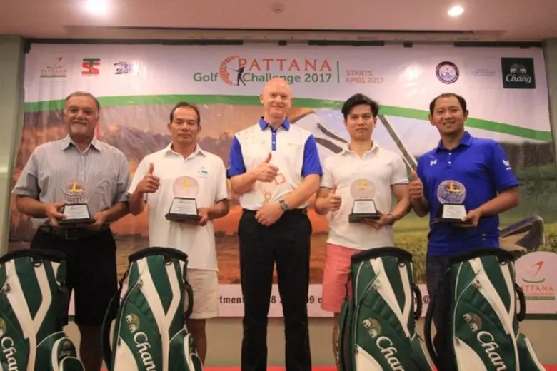 เอเดรียน ฟลาเฮอรตี้ ผู้จัดการทั่วไปแผนกกอ...