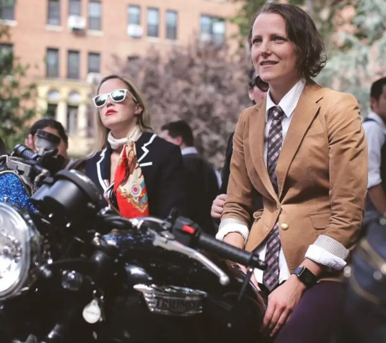 ดีดี๊!! ส่องแฟชั่นการแต่งกาย เตรียมนับถอยหลังสู่ งาน เดอะ ดิสธิงกวิช เจนเทิลแมน ไรด์ 2017