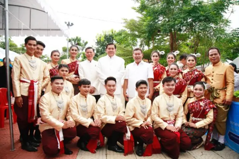 รองนายกรัฐมนตรี เปิดงานประเพณีอุ้มพระดำน้ำ ปี 2560 หนึ่งเดียวในโลกอย่างยิ่งใหญ่ ?สืบสานประเพณีเก่าแก่กว่า 400 ปี หนุนท่องเที่ยววัฒนธรรมสร้างรายได้สู่ท้องถิ่น-ประเทศ