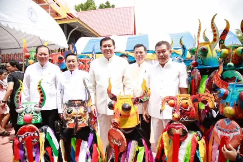 รองนายกรัฐมนตรี เปิดงานประเพณีอุ้มพระดำน้ำ ปี 2560 หนึ่งเดียวในโลกอย่างยิ่งใหญ่ ?สืบสานประเพณีเก่าแก่กว่า 400 ปี หนุนท่องเที่ยววัฒนธรรมสร้างรายได้สู่ท้องถิ่น-ประเทศ