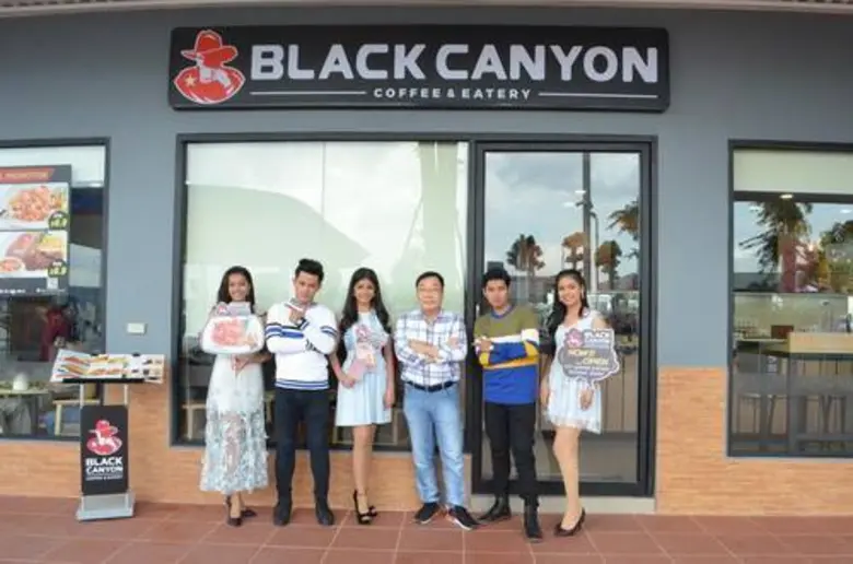 ประวิทย์ จิตนราพงศ์ (ที่ 3 จากขวา) กรรมกา...