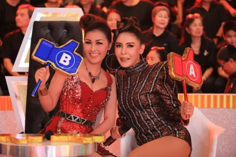 ทีวีไกด์: รายการ “กิ๊กดู๋สงครามเพลงเงาเสียง” “เป็กกี้” โชว์เพลงให้กำลังใจ “หญิงลี” หายป่วย!! พร้อมต้อนรับ..เป็นศิลปินต้นฉบับใน “กิ๊กดู๋สงครามเพลงเงาเสียง”