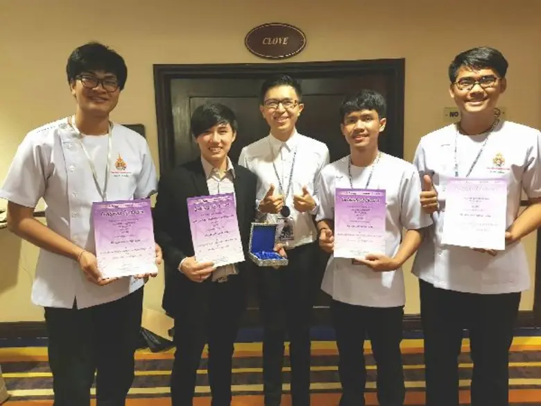 วัยโจ๋ มทร.ธัญบุรี เจ๋ง คิดสูตร เครื่องดื่มชะลอแก่ คว้าเหรียญเงิน ที่มาเลเซีย