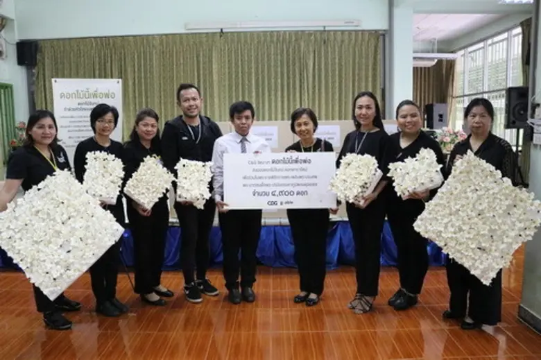 อรัญญา ลีลกฤชชัย (ที่สี่จากขวา) ผู้อำนวยก...