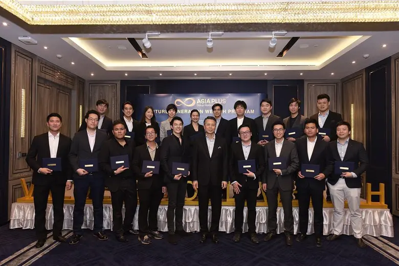 ดร. ก้องเกียรติ โอภาสวงการ ประธานกรรมการบ...