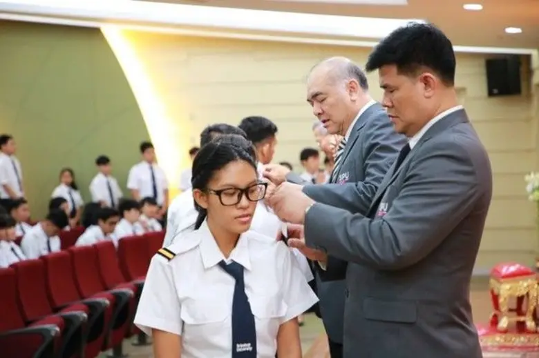 SPU: ประดับบ่าและป้ายชื่อ!! สร้างความภาคภูมิใจ นศ.การจัดการความปลอดภัยการบิน ว.การบินและคมนาคม ม.ศรีปทุม