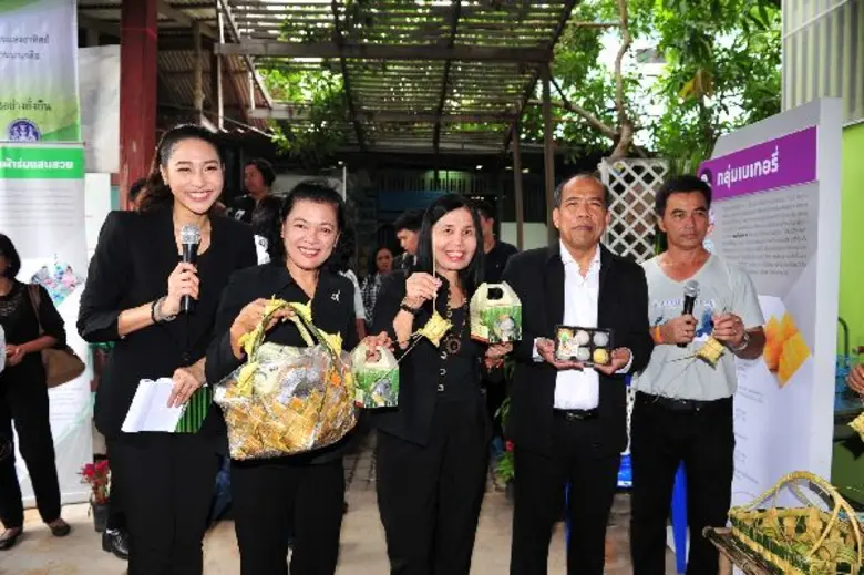 จังหวัดสมุทรปราการจัดงานประชาสัมพันธ์หมู่บ้านเศรษฐกิจพอเพียงต้นแบบ “บ้านคลองนาเกลือ” ดันต้นจากสู่งานจักสานต่อยอดผลิตภัณฑ์เอกลักษณ์ชุมชน