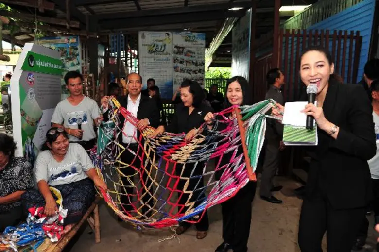 จังหวัดสมุทรปราการจัดงานประชาสัมพันธ์หมู่บ้านเศรษฐกิจพอเพียงต้นแบบ “บ้านคลองนาเกลือ” ดันต้นจากสู่งานจักสานต่อยอดผลิตภัณฑ์เอกลักษณ์ชุมชน