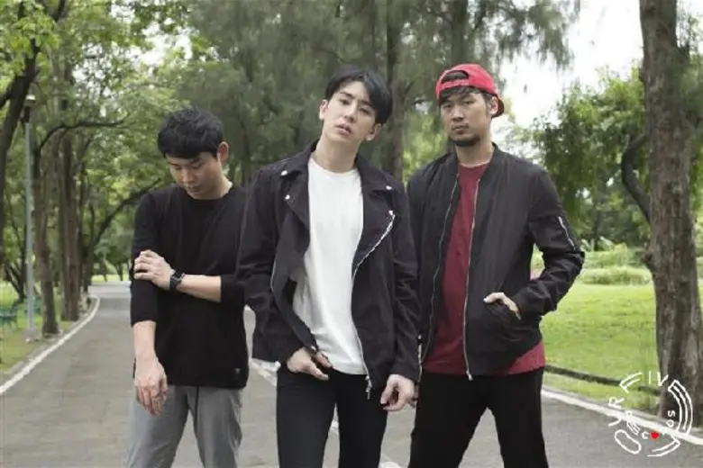 “ยิ้มทั้งน้ำตา” MV แทนรักที่ปวดใจ จาก “HOMeRUN”