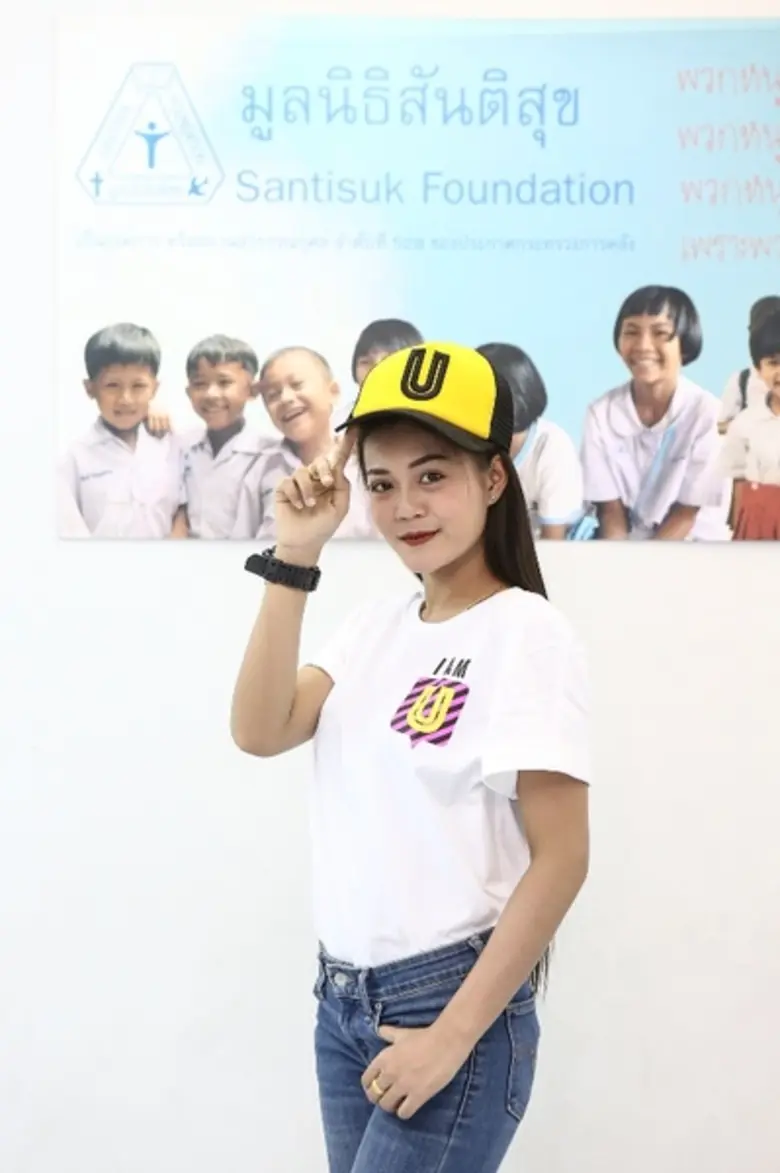 ดาวรุ่งพุ่งแรงแห่งวงการลูกทุ่งหมอลำ "ลำไย...