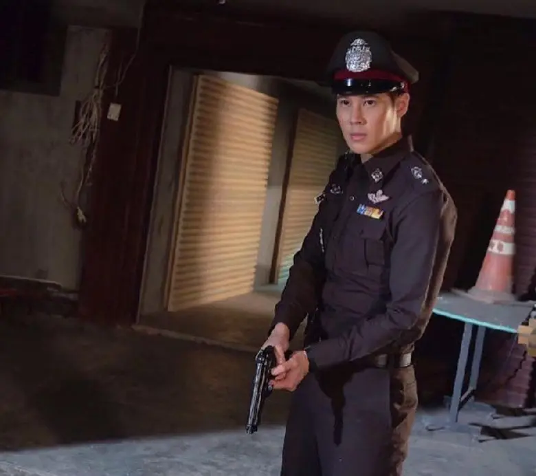 หล่อเนี๊ยบกระดูกเหล็ก! ต้องยกให้หนุ่ม "เบ...