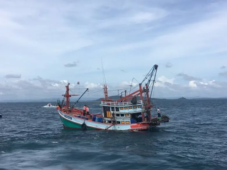 ปัญหาการทำประมงผิดกฎหมาย ขาดการรายงานและไ...