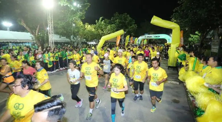 ปิดฉากอบอุ่น "ราชภัฏวไลยอลงกรณ์ รัน 2017 " งานเดิน-วิ่ง เทิดพระเกียรติสมเด็จพระเจ้าอยู่หัวฯ รัชกาลที่ 10 ชิงถ้วยเกียรติยศ องคมนตรี-ผู้ว่าเมืองปทุม "น่องเหล็ก อดีตทีมชาติ " ลิ่วคว้าชัยคนแรก อธิการบดี สุดปลื้มเตรียมสานต่อกิจกรรมให้ยั่งยืนต่อเนื่องทุกปี