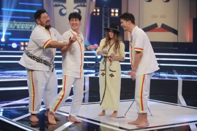 ทีวีไกด์: รายการ "สามแยกปากหวาน" รู้จักตัวตนที่แท้จริง!! ของนักร้องมาดเซอร์ “ปาล์มมี่” ได้ใน “สามแยกปากหวาน” จันทร์นี้