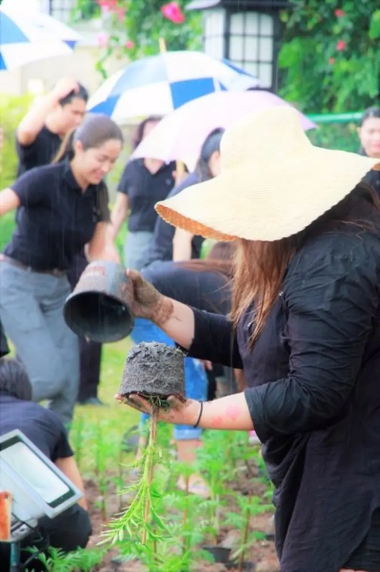 ผู้บริหารและพนักงาน โรงแรมดุสิตธานี หัวหิ...