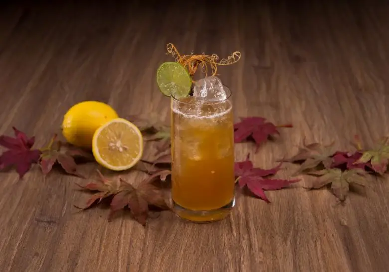 อัพ แอนด์ อะบัฟ บาร์ (Up & Above Bar) โรง...