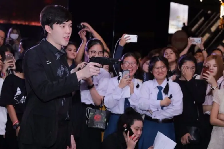 เหล่าหนุ่มหล่อจาก The Face Men โชว์ความแมน จับปืนยิงแหลก ในงานเปิดตัว “American Assassin” รอบปฐมทัศน์ พร้อมดาราล้นหลามที่ เอส เอฟ ซีเนม่า