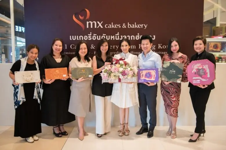 ปภัชญา สิริวัฒนภักดี (คนที่ 4 จากขวา) มอบ...