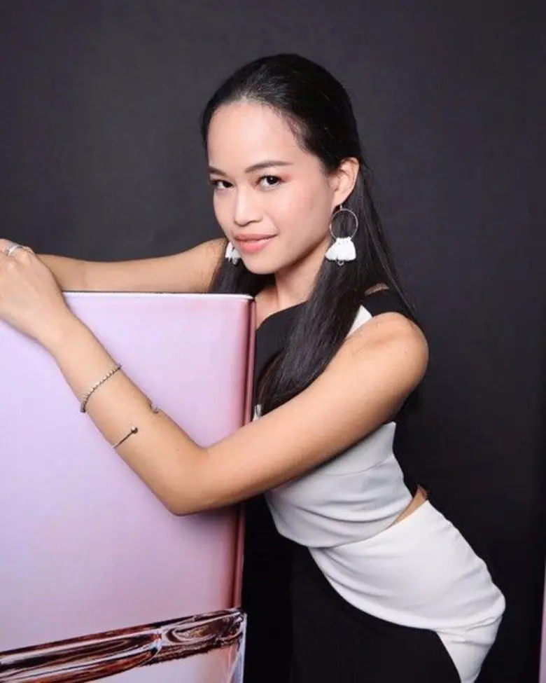 ด้วยสำนึกในพระมหากรุณาธิคุณในพระบาทสมเด็จ...