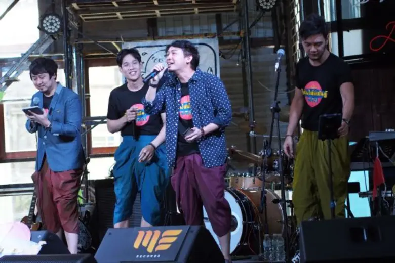 เปิดมหรสพความสุขของ ซีซั่นไฟฟ์ ในแฟนมีตติ้งย้อนยุค สีสันไฟสัมพันธ์ครั้งที่ ๓