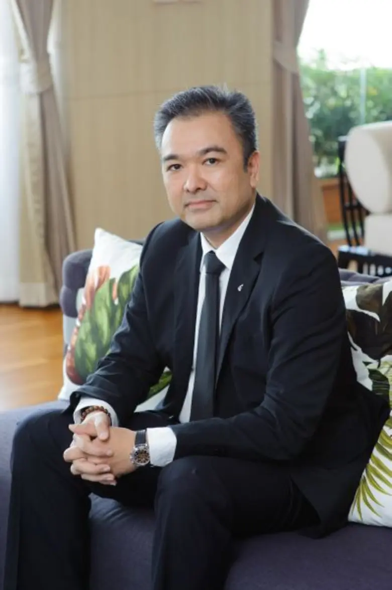 นายพรวิช ศิลาอ่อน ผู้อำนวยการคนล่าสุดของส...