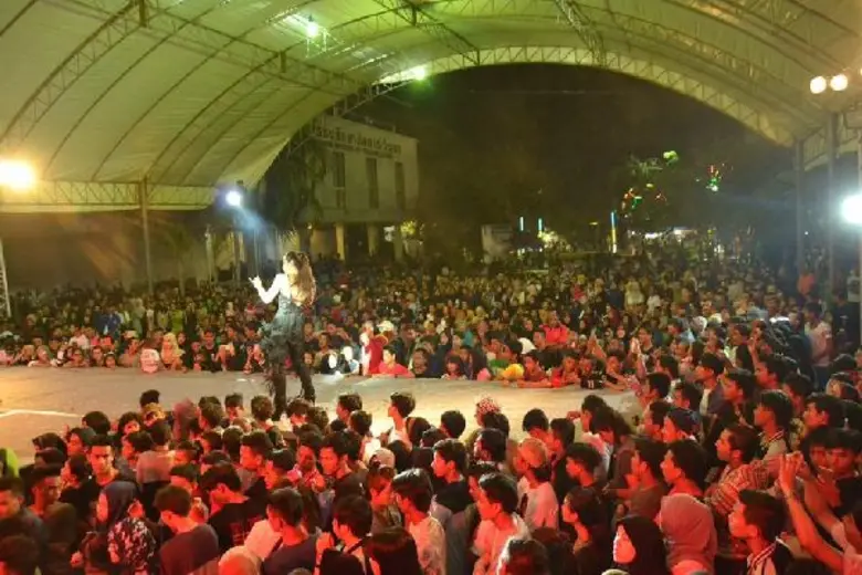 กานดา อาร์สยาม ปลื้ม น้ำตาแทบไหล  แฟนๆ ร้องตามเพลงใหม่ ไม่ต้องไล่ เดี๋ยวไปเอง ลั่น สนั่นเวที