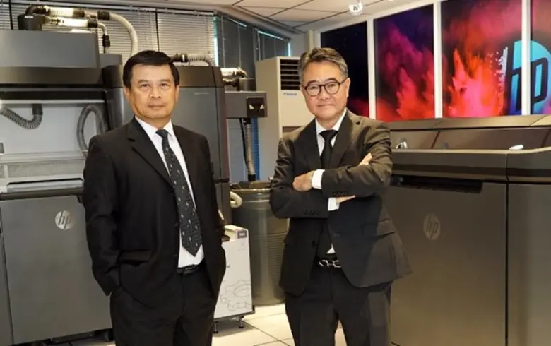 (ภาพจากซ้าย) นายกฤษฎา พันธุ์ลำใย และ นายธ...