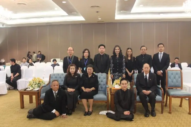 "ศ.ดร.พญ.รวงผึ้ง สุทเธนทร์" รองอธิการบดีฝ...