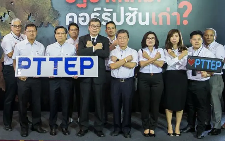 นายสมพร ว่องวุฒิพรชัย (ที่ 3 จากซ้าย แถวห...