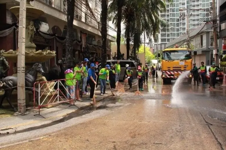 โรงแรมรอยัล ออคิด เชอราตัน จับมือพันธมิตรเขตบางรักและสัมพันธวงศ์ จัดกิจกรรมทำความสะอาด (Big Cleaning Day)