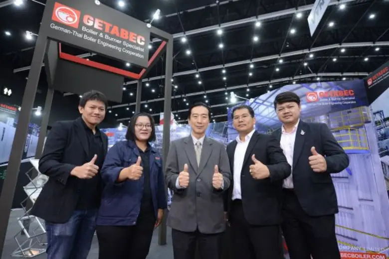 นายประสาน จิตรประทักษ์ (กลาง) ผู้ช่วยกรรม...